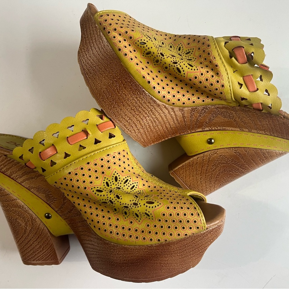 Bumper Yellow Perforated Wedge Sandals - Picture 4 of 6